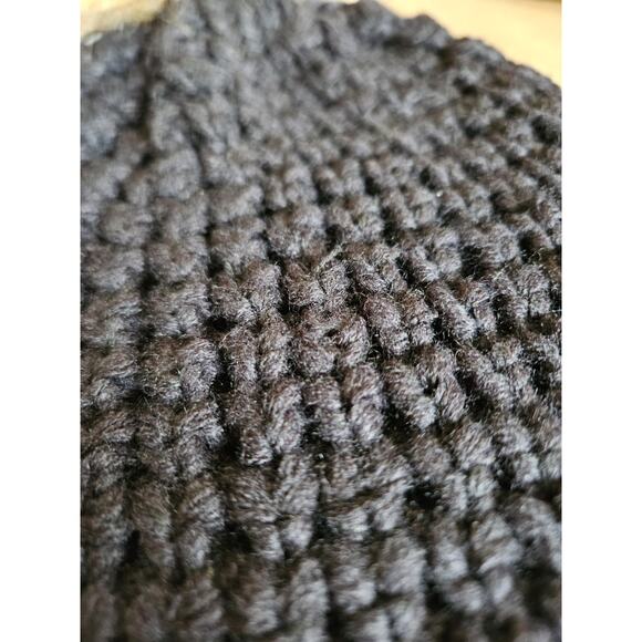 Women's Black Knit Beanie Winter Hat With Faux Fur Tassel New - Picture 2 of 6